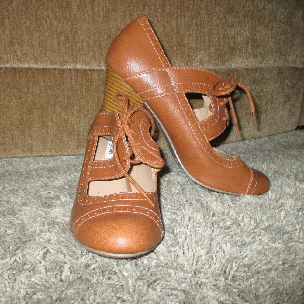 American Eagle Chunky Heel Shoes